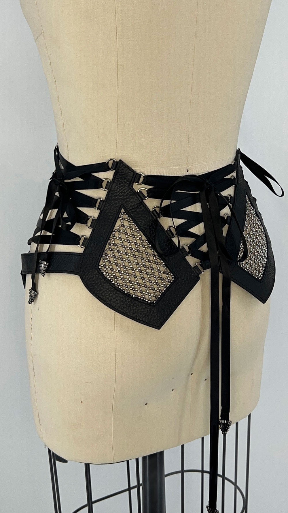 Lister Beaded Leather Girdle Belt - Black/Silver